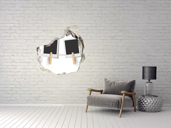 Foto zdjęcie dziura na ścianę Zniszczona ściana z ramkami na zdjęcia
