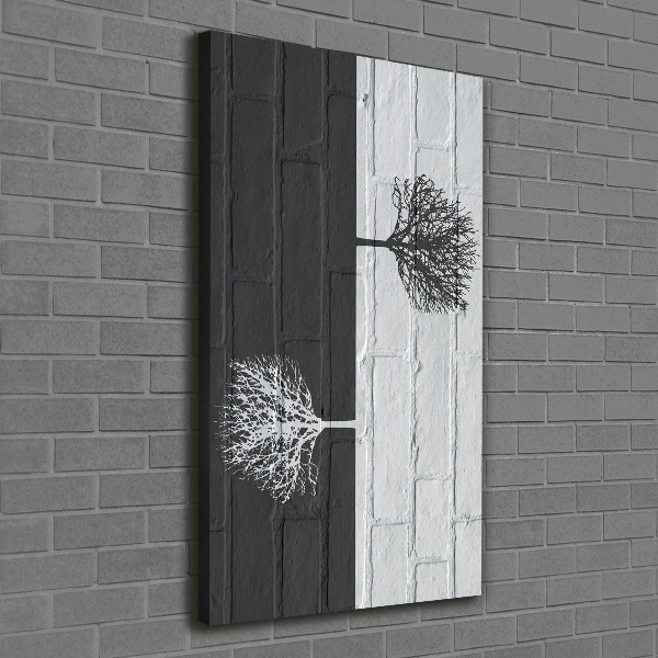 Foto obraz na płótnie pionowy Drzewa na murze