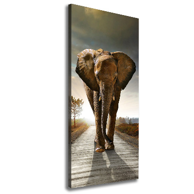 Verticale canvasfoto Lopende olifant