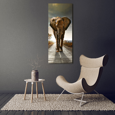 Verticale canvasfoto Lopende olifant