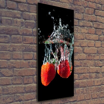 Verticale foto op glas Aardbeien onder water