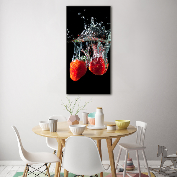 Verticale foto op glas Aardbeien onder water