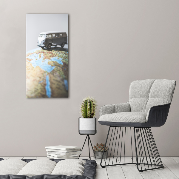 Verticale glasfoto Van op een globe