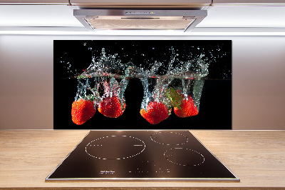 Spatplaat keuken Aardbeien onder water