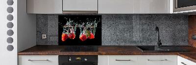 Spatplaat keuken Aardbeien onder water