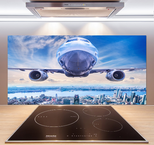 Keuken achterwand Een vliegtuig boven de stad