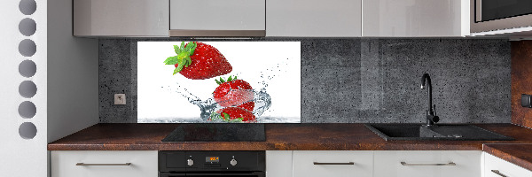 Glazen achterwand keuken Aardbeien en water