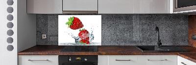 Glazen achterwand keuken Aardbeien en water