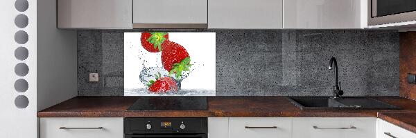 Glazen achterwand keuken Aardbeien en water