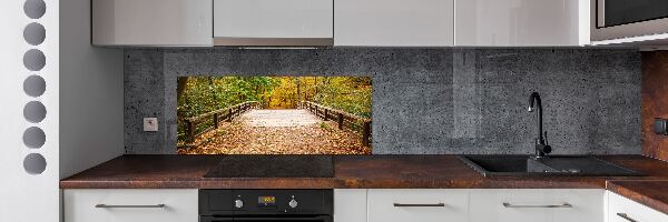Glazen achterwand keuken Brug in het herfstbos