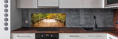Glazen achterwand keuken Brug in het herfstbos