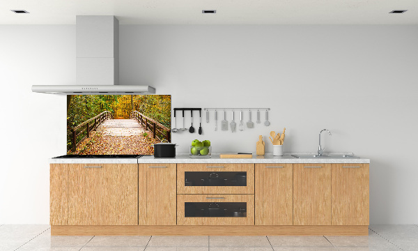 Glazen achterwand keuken Brug in het herfstbos