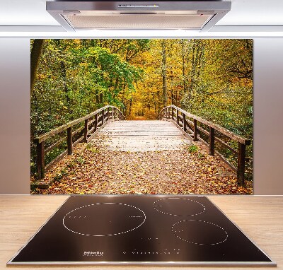 Glazen achterwand keuken Brug in het herfstbos