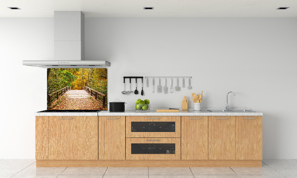 Glazen achterwand keuken Brug in het herfstbos