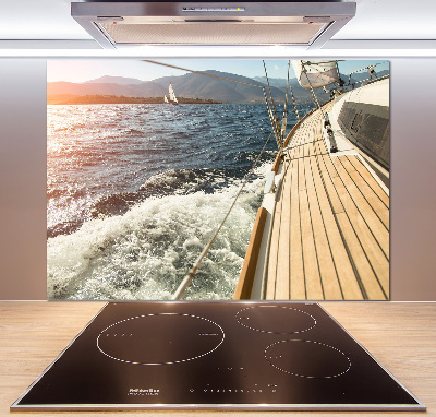 Achterwand keuken Een zeilboot op zee