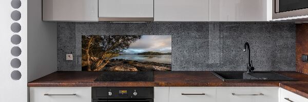 Spatscherm keuken Een boom aan de rivier