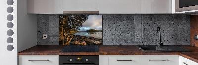 Spatscherm keuken Een boom aan de rivier