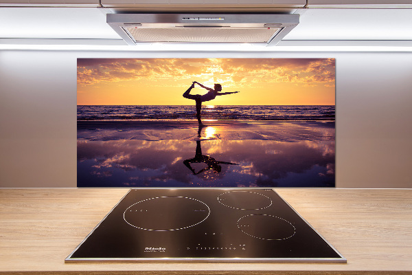 Achterwand keuken Yoga op het strand