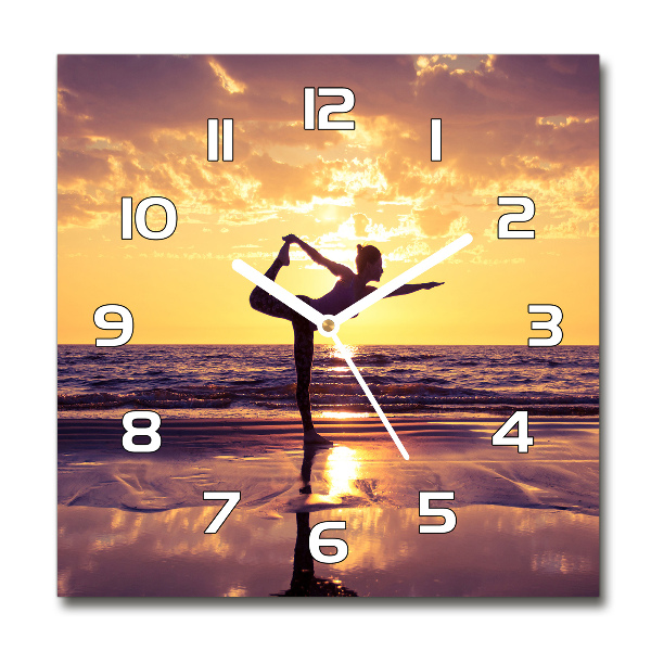 Vierkante glas klok Yoga op het strand