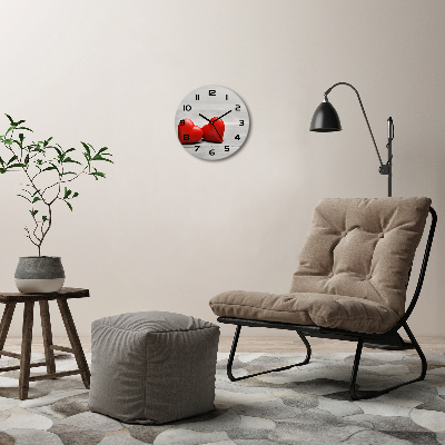 Ronde glazen wandklok Harten op hout