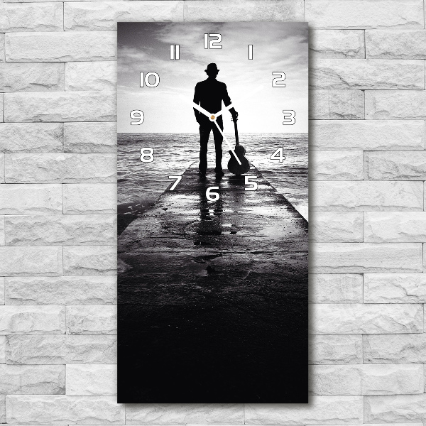 Rechthoekige glazen wandklok Gitarist op de pier
