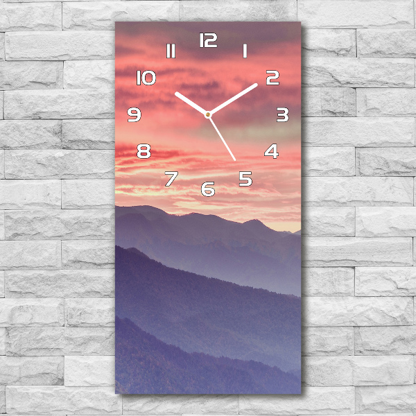 Glazen klok rechthoekige Mist boven de bergen