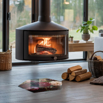 Zeshoekige plaat onder houtkachel Bloemdetails in volle bloei.