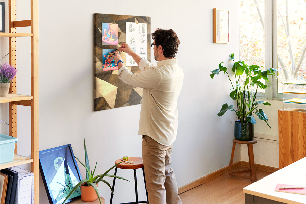 Memobord van kurk met geometrische patronen in bruintinten
