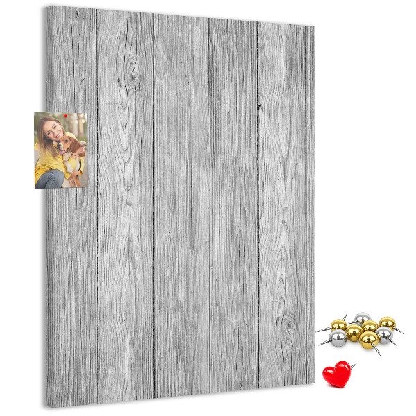 Kurken prikbord met een achtergrond van grijze houten planken