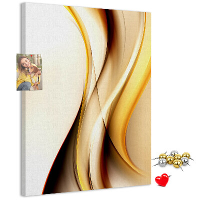 Memobord van kurk met elegante gouden golven op een lichte achtergrond