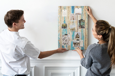 Kurken prikbord oud houten paneel met blauwe accenten