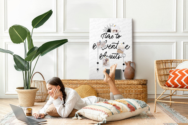 Kurk prikbord met een inspirerende inscriptie over avontuur