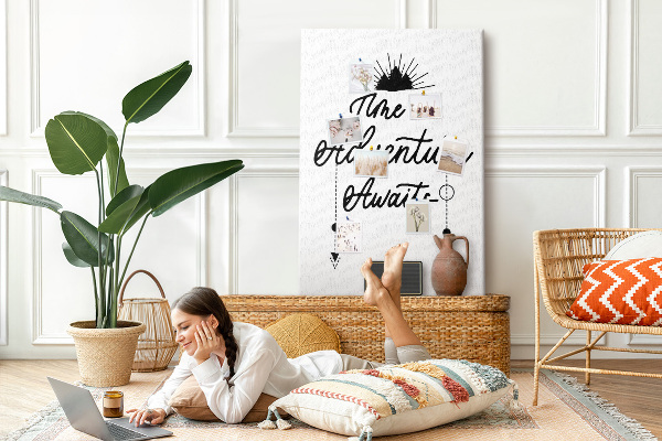 Kurk prikbord met een inspirerende inscriptie over avontuur