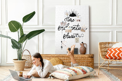 Kurk prikbord met een inspirerende inscriptie over avontuur