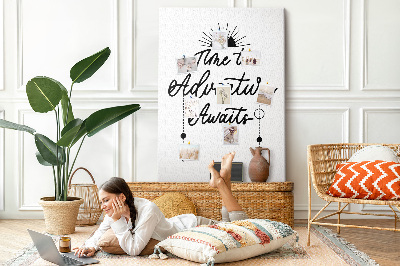 Kurk prikbord met een inspirerende inscriptie over avontuur