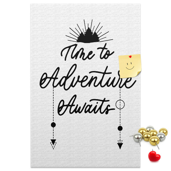 Kurk prikbord met een inspirerende inscriptie over avontuur