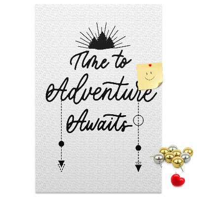 Kurk prikbord met een inspirerende inscriptie over avontuur