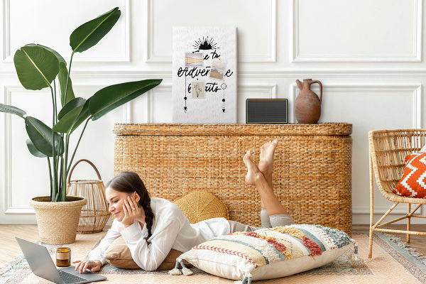 Kurk prikbord met een inspirerende inscriptie over avontuur