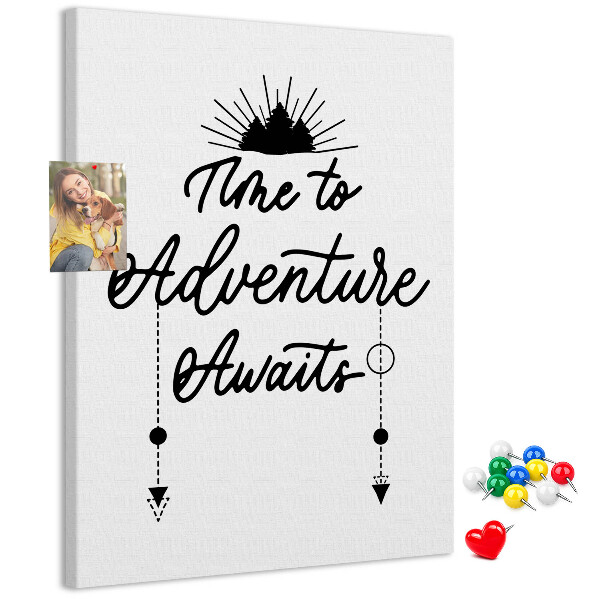 Kurk prikbord met een inspirerende inscriptie over avontuur