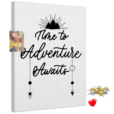 Kurk prikbord met een inspirerende inscriptie over avontuur