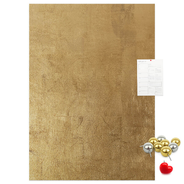 Kurk memobord met goudkleurig papier en gekleurde spelden
