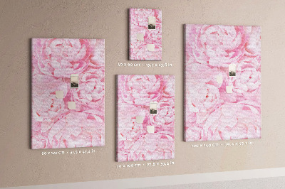Memobord van kurk met een print van roze pioenrozen in volle bloei
