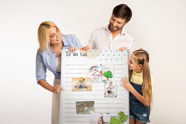 Kurken memobord met een cactus in een pot als to-do-lijst