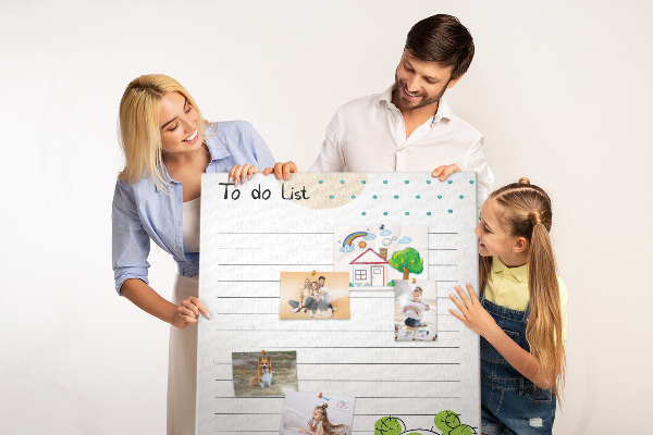Kurken memobord met een cactus in een pot als to-do-lijst