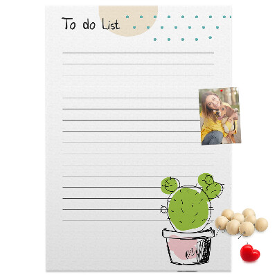 Kurken memobord met een cactus in een pot als to-do-lijst