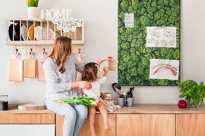 Prikbord van kurk met een afbeelding van een groen bos vanuit vogelperspectief