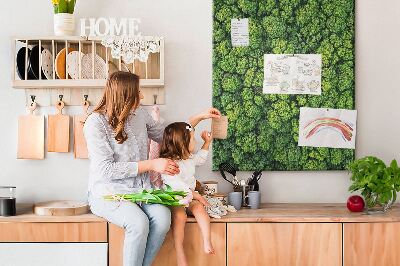 Prikbord van kurk met een afbeelding van een groen bos vanuit vogelperspectief