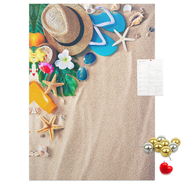 Prikbord van kurk met zomerherinneringen aan het strand en schelpen