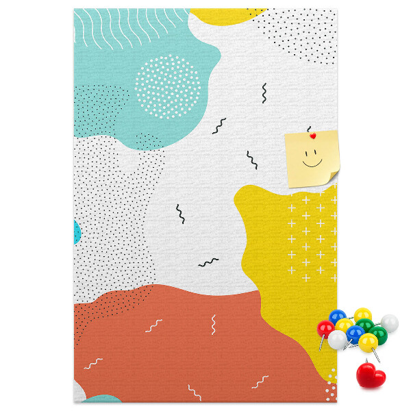 Kurken memobord met kleurrijke abstracte vormen en patronen