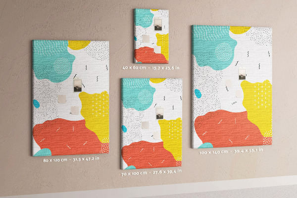 Kurken memobord met kleurrijke abstracte vormen en patronen